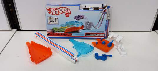 Mattel Hot Wheels Flying Customs Drop Race Jump w/Box image number 1