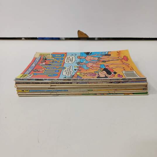 12pc Lot of Assorted Archie Comic Books image number 3