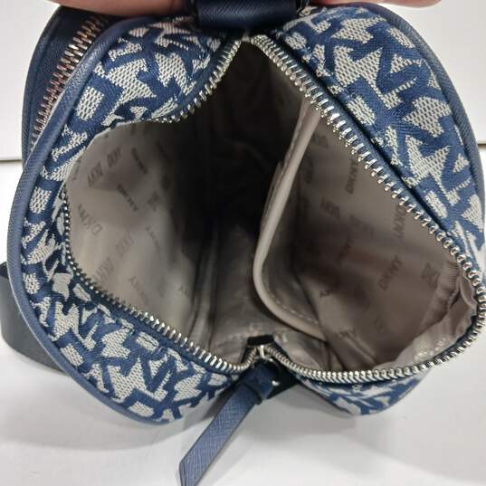 Women's Gray & Navy DKNY Purse image number 4