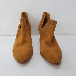 Vince Camuto Booties Size 6.5M