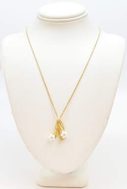 Vintage Crown Trifari White Flower Gold Tone Pendant Necklace 3.7g