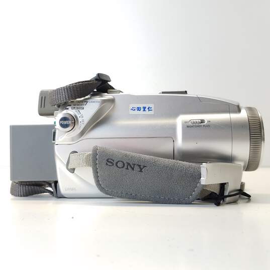 Sony Handycam DCR-HC65 MiniDV Camcorder FOR PARTS OR REPAIR image number 3