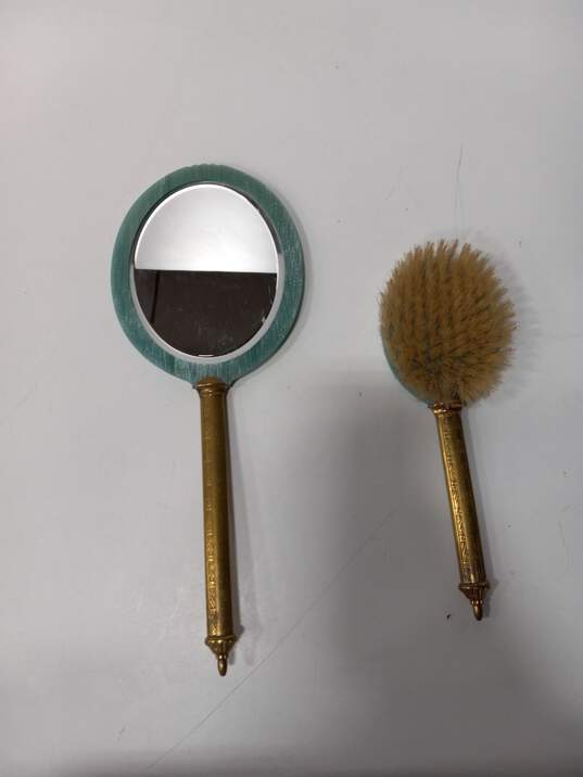 Vintage Pair of Bathroom Accessories image number 1