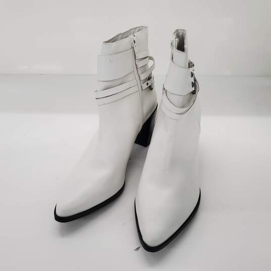Matisse Slopes Women's White Leather Ankle Boots Size 10 image number 2