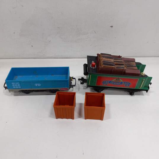 Bundle of Assorted Plastic Train Cars, Tracks & Structures image number 5