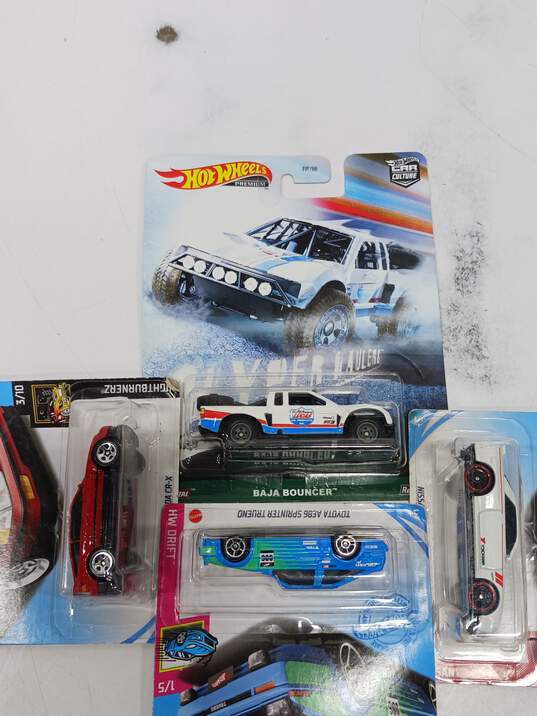 Bundle of 17 Mattel Hot Wheels Diecast Car Toys NIB image number 6