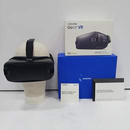 Samsung Gear VR Oculus Headset In Box