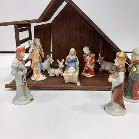 11pc Porcelain Nativity Set image number 1
