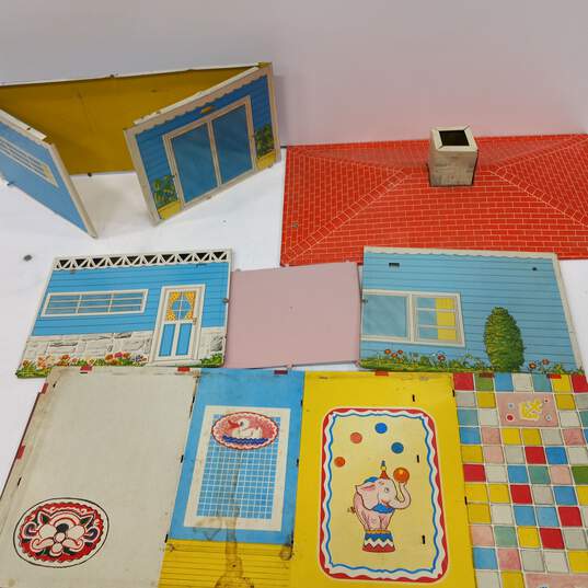 Vintage Tin Dollhouse Set image number 2