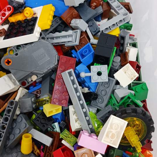 11.5lb Bundle of Assorted Building Blocks and Pieces image number 5