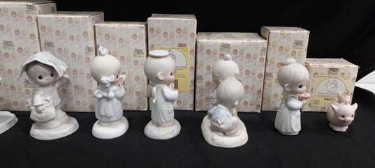 Bundle of Assorted Precious Moments Figurines In Box image number 9