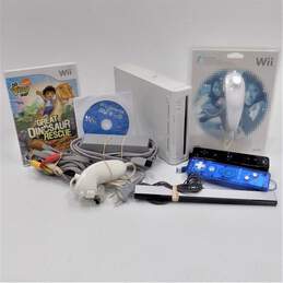 Nintendo Wii W/ 2 Controllers & 2 Games