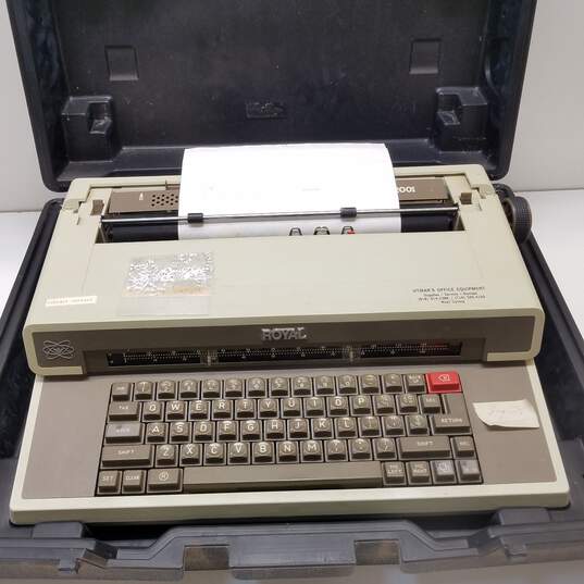 Vintage Royal Alpha 2001 Typewriter with Case image number 1