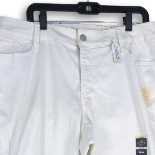 NWT St. John's Bay Womens White Mid Rise Secretly Slender Capri Pants Size 18W image number 3