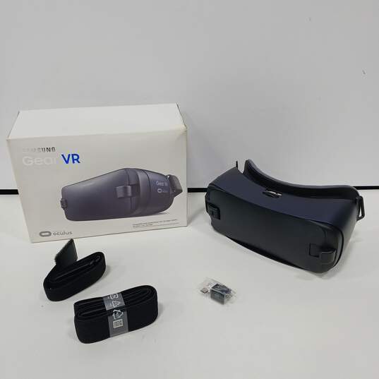 Samsung Gear VR Powered By Oculus VR Headset IOB image number 1