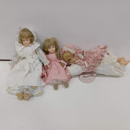 Bundle of 7 Assorted Porcelain Dolls image number 4