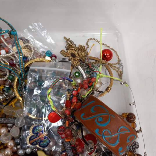 7.7lb Bulk of Mixed Variety Costume Jewelry image number 2