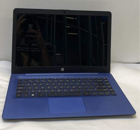 HP Stream 14-ds0003dx 14" AMD A4 Windows 10 image number 1