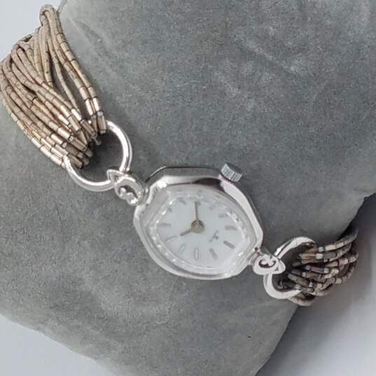 Unbranded Liquid Silver Banded Quartz Bracelet Watch image number 4