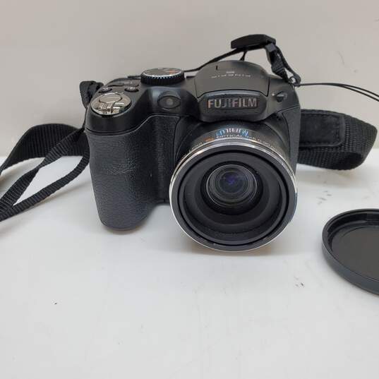 Fujifilm FinePix S1800 Digital Camera 18x Optical Zoom 12MP Black image number 2