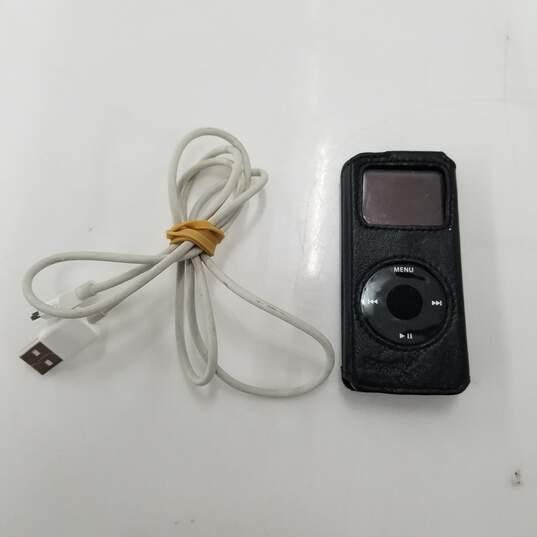 Very Lightly Preowned iPod Nano 1st Gen A1137 image number 1