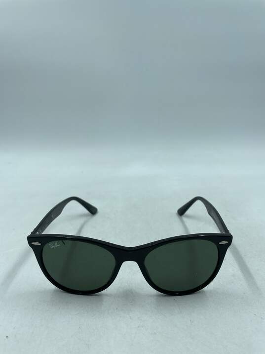 Ray-Ban Black Round Sunglasses image number 2