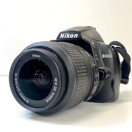 Nikon D3000 10.2 megapixel Digital SLR Camera with 18-55mm Lens