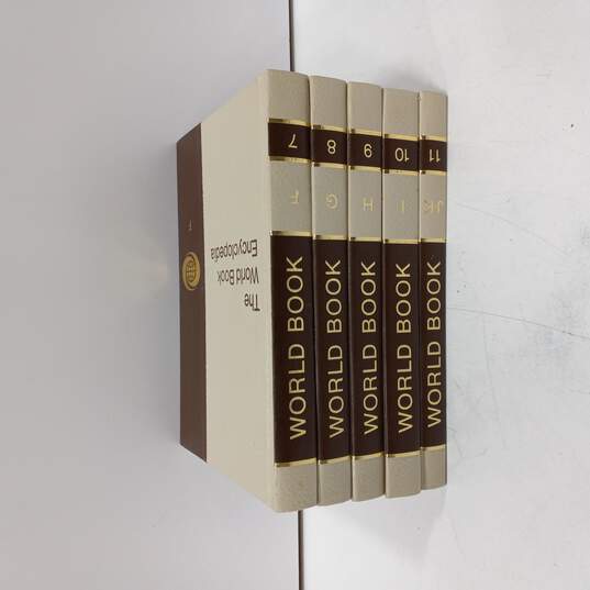 The World Book Encyclopedia Volumes 7-11 5pc Bundle image number 3