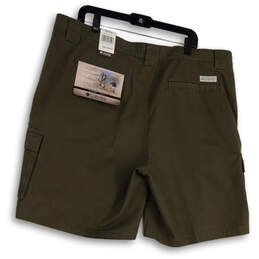 NWT Mens Green Flat Front Regular Fit Pockets Comfort Cargo Shorts Sz 42X9 alternative image