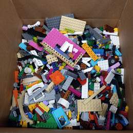 8lbs Lot of Assorted Building Toy Bricks