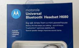 Motorola Universal Bluetooth Headset H680 alternative image
