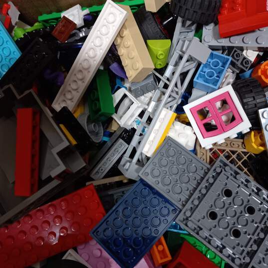 9lbs of Assorted Lego Building Blocks image number 2