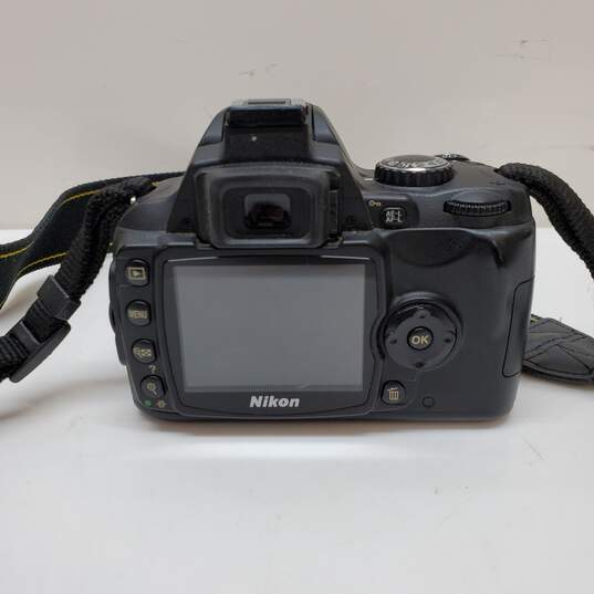 Nikon D40 6.1MP Digital SLR Camera w/ 18-55mm f3.5-5.6G II Zoom Lens image number 3