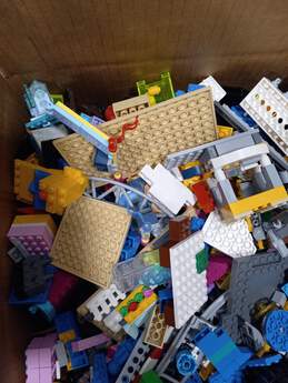 7.8 Pounds Of Assorted Lego Pieces & Bricks alternative image