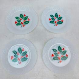 Vintage Termocrisa Crisa Christmas Holly Berry Milk Glass Dinner Plates Set of 4