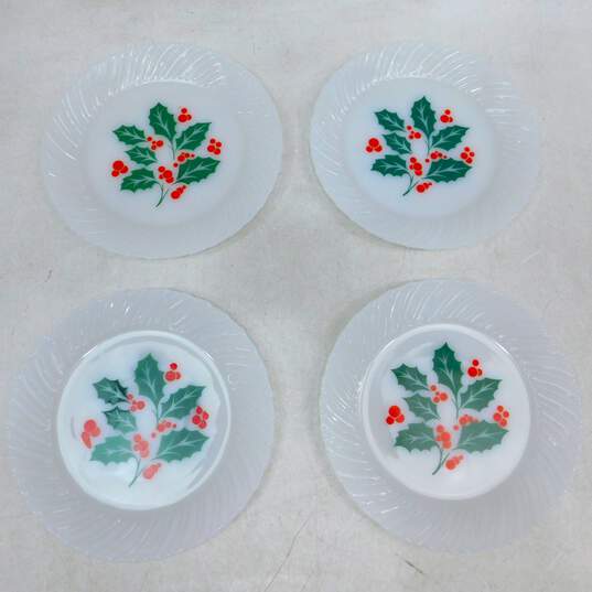 Vintage Termocrisa Crisa Christmas Holly Berry Milk Glass Dinner Plates Set of 4 image number 1
