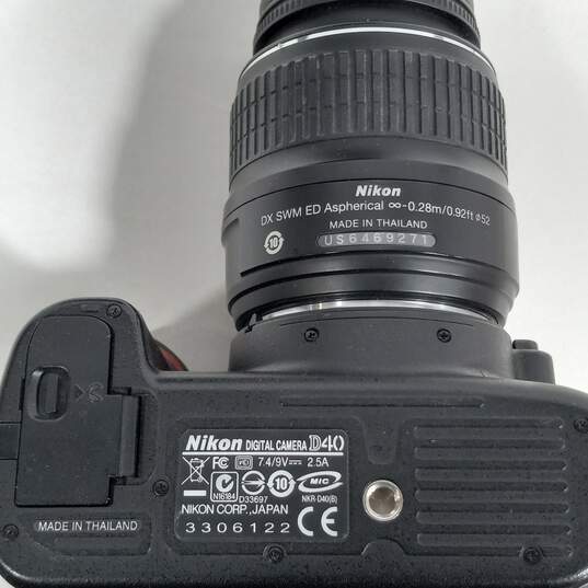 Nikon D40 Digital Camera & Accessories in Bag image number 6