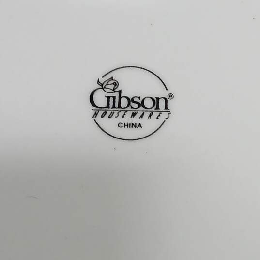 Set of 4 Gibson Housewares Victorian Rose Pattern Dinner Plates image number 5