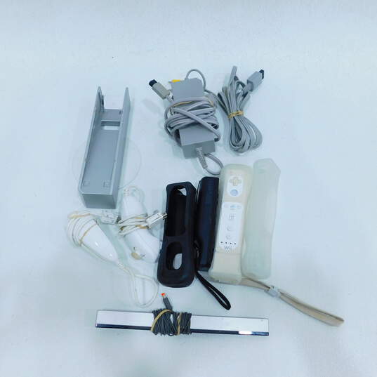 Nintendo Wii Gaming Console W/ 2 Games & Accessories image number 7