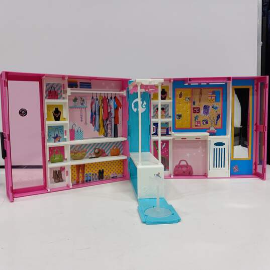 Barbie Dream Closet Display Case & Playset image number 4