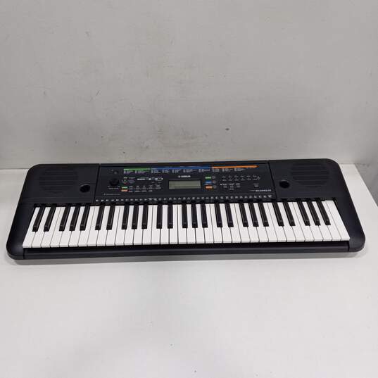 Yamaha PSR E253 Electronic Keyboard & Stand image number 3