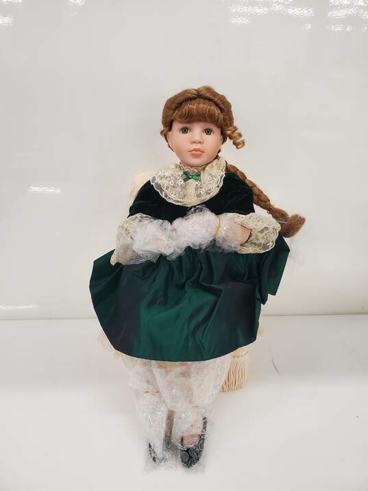 Emerald Memories Victorian Fantasies 14 Seated Porcelain Girl Doll Linda Mason image number 1