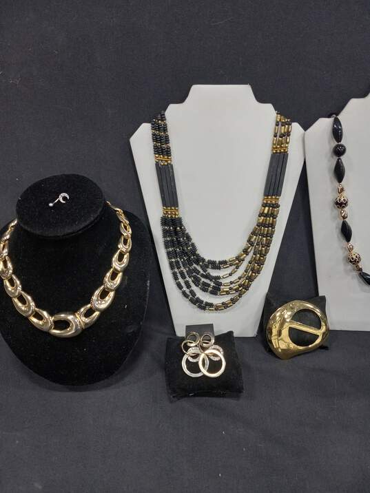 Set of Black and Gold Fashion Jewelry image number 3