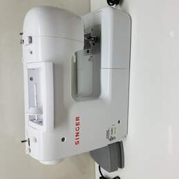 Singer Superb Model 2010 Computerized Programmable Electronic Sewing Machine alternative image