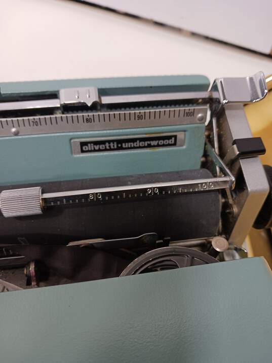 Vintage Olivetti Lettera Portable Typewriter In A Smith & Corona Hard Case image number 4
