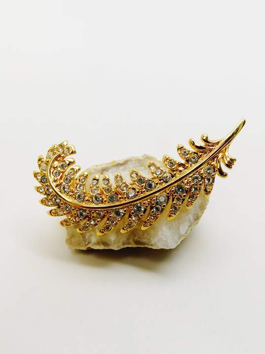 Swarovski Designer Crystal Gold Tone Feather Brooch 10.0g image number 1