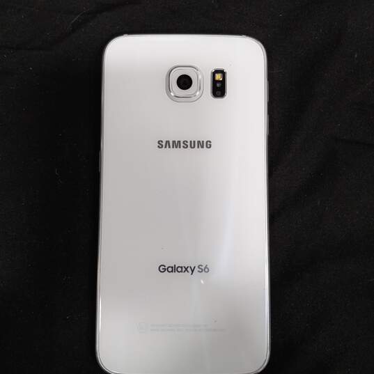 White & Gray Samsung Galaxy S6 Cellphone image number 2
