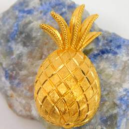 Vintage Crown Trifari Gold Tone Pineapple Brooch 6.3g