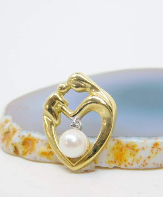 10K Yellow Gold Pearl & Diamond Accent Mother & Baby Child Heart Pendant 2.5g image number 2