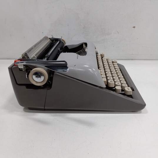 Vintage  Royal Portable  Typewriter in case image number 2
